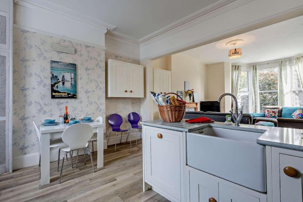 הוילה Dizzy Heights Swanage Sleeps 10 With Amazing Views מראה חיצוני תמונה